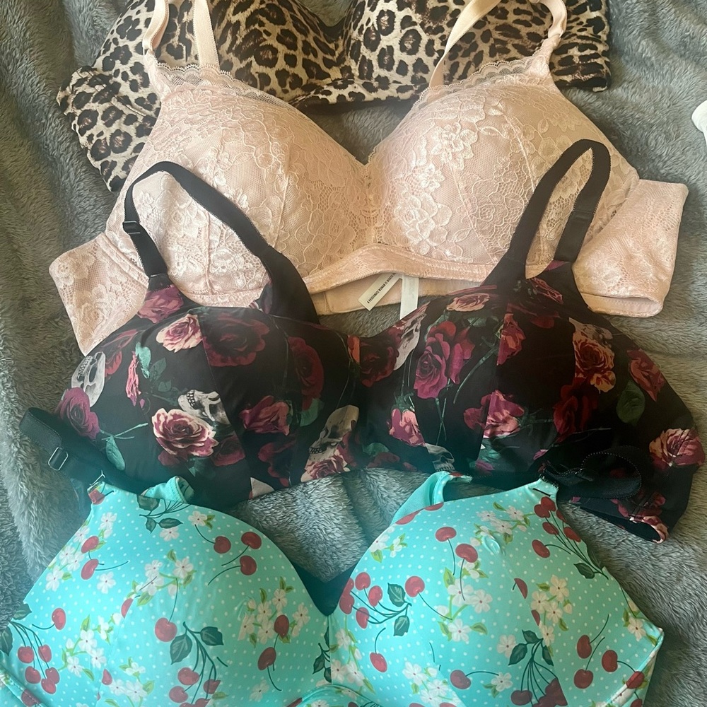 Torrid bra lot 44C, wireless